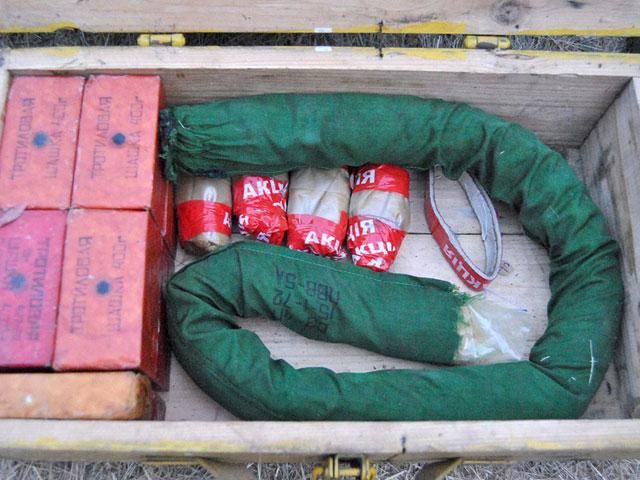 Терористи намагалися підірвати міст біля селища Луганське (Фото) Терористи намагалися підірвати міст біля селища Луганське (Фото)