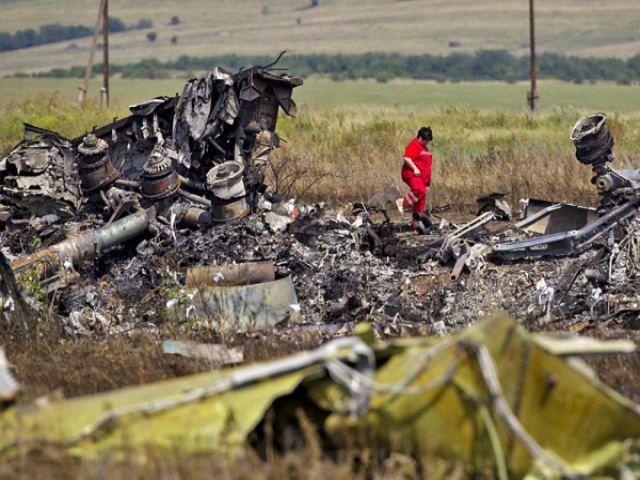 На місці падіння Boeing 777 експерти знайшли нові останки жертв