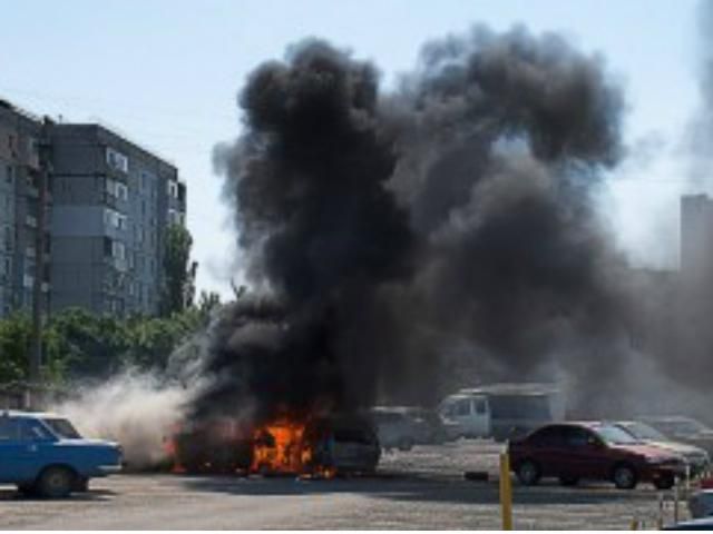 На Луганщині терористи обстріляли з "Граду" житлові будинки На Луганщині терористи обстріляли з "Граду" житлові будинки
