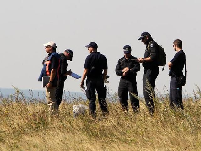 Бойовики зірвали роботу експертів на місці катастрофи Boeing 777 Бойовики зірвали роботу експертів на місці катастрофи Boeing 777