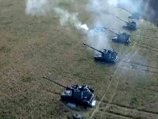 Оприлюднено відео, як українська артилерія веде вогонь по терористах