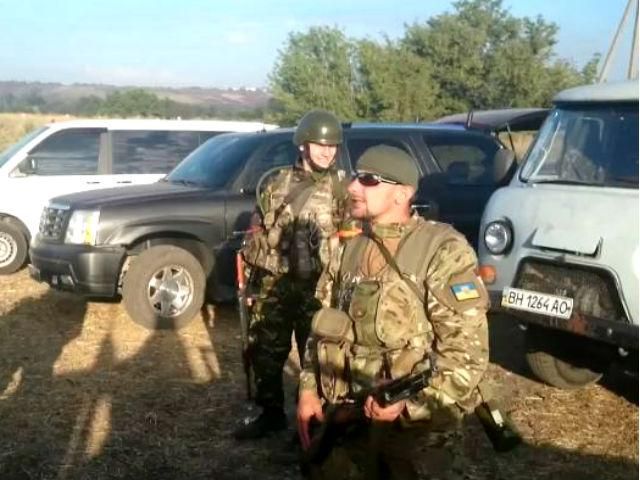 Перед боем бойцы Правого сектора поднимают боевой дух танцами (Видео)