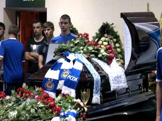 В Києві попрощались з легендою "Динамо" Валентином Белькевичем (Відео) В Києві попрощались з легендою "Динамо" Валентином Белькевичем (Відео)