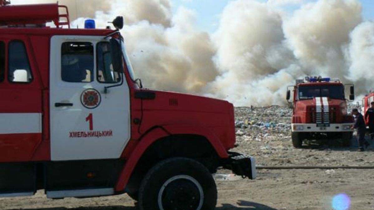 У Хмельницькому горить полігон побутових відходів (Фото. Відео) У Хмельницькому горить полігон побутових відходів (Фото. Відео)