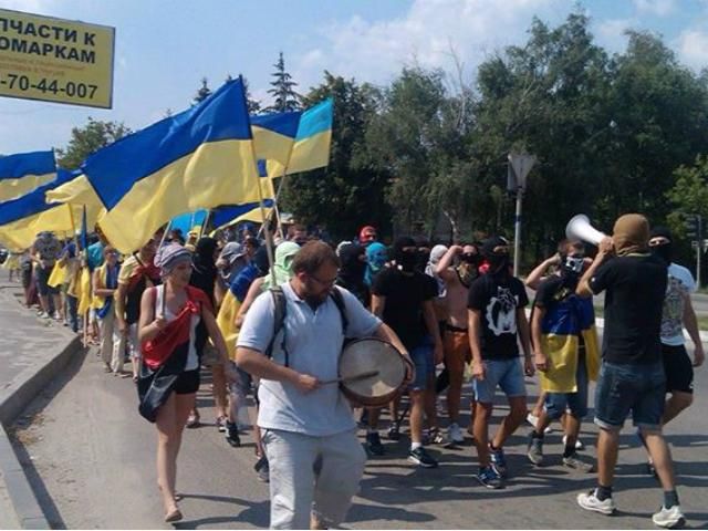 В Харькове одновременно митингуют проукраинские и пророссийские активисты В Харькове одновременно митингуют проукраинские и пророссийские активисты