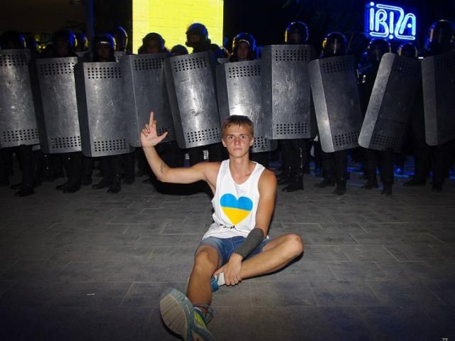 Нічна сутичка в Одесі: 2 людини постраждали, трьох — затримали (Фото) Нічна сутичка в Одесі: 2 людини постраждали, трьох — затримали (Фото)