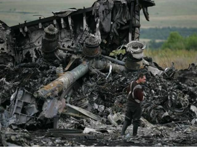 Боевики заблокировали работу миссии международных экспертов в зоне падения Boeing Боевики заблокировали работу миссии международных экспертов в зоне падения Boeing