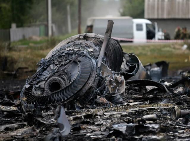 Международным экспертам удалось восстановить работу на месте падения Boeing 777 Международным экспертам удалось восстановить работу на месте падения Boeing 777