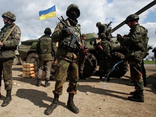 В Луганской области через гуманитарный коридор вышли 353 человека В Луганской области через гуманитарный коридор вышли 353 человека