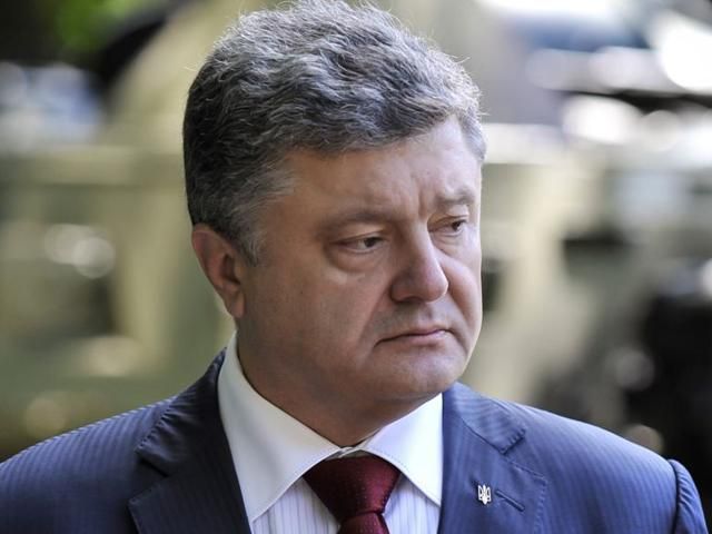 Порошенко отменил льготы генералам в отставке