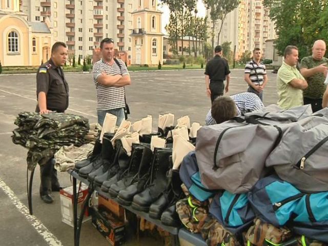 Бойцам Нацгвардии подарили экипировку на 130 тысяч долларов Бойцам Нацгвардии подарили экипировку на 130 тысяч долларов