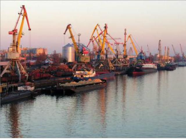 У Херсоні "замінували" річковий порт У Херсоні "замінували" річковий порт