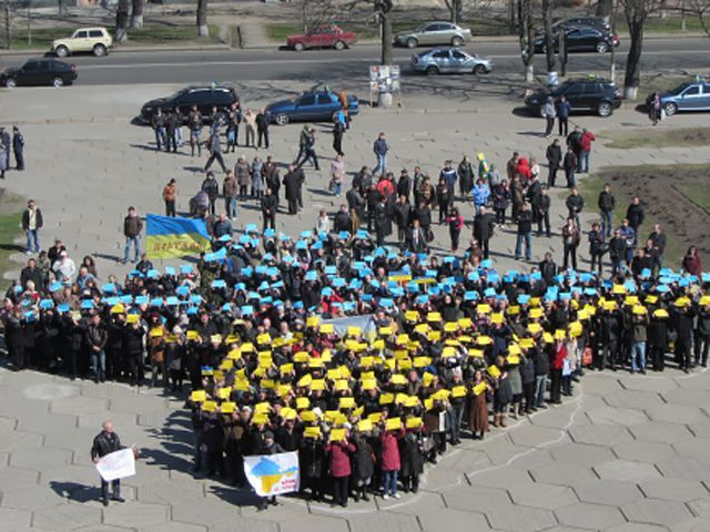 В Україні створили Держслужбу з питань Криму і переміщених осіб