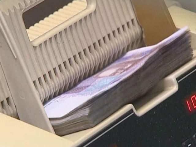 Податок на депозит платитимуть усі вкладники Податок на депозит платитимуть усі вкладники