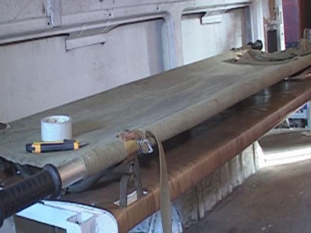 Активисты оборудовали реанимобиль для военных Активисты оборудовали реанимобиль для военных