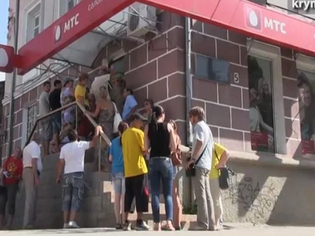 В Крыму ажиотаж на SIM-карты российских мобильных операторов (Видео) В Крыму ажиотаж на SIM-карты российских мобильных операторов (Видео)