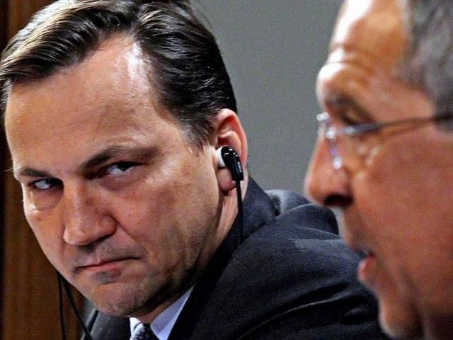 Россия может ввести "миротворческие" войска в Украину, — Сикорский Россия может ввести "миротворческие" войска в Украину, — Сикорский