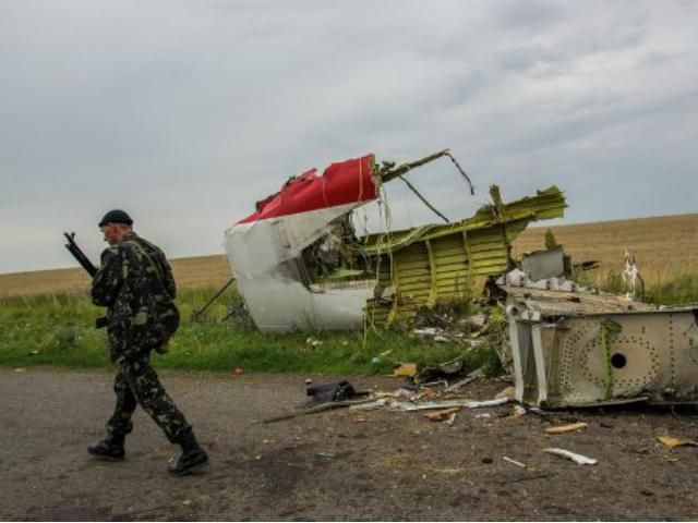 Американські військові експерти прибули до України для допомоги в розслідуванні падіння Boeing Американські військові експерти прибули до України для допомоги в розслідуванні падіння Boeing