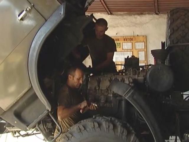 В Запоріжжі активісти допомагають відновлювати мобілізовану автомобільну техніку (Відео)