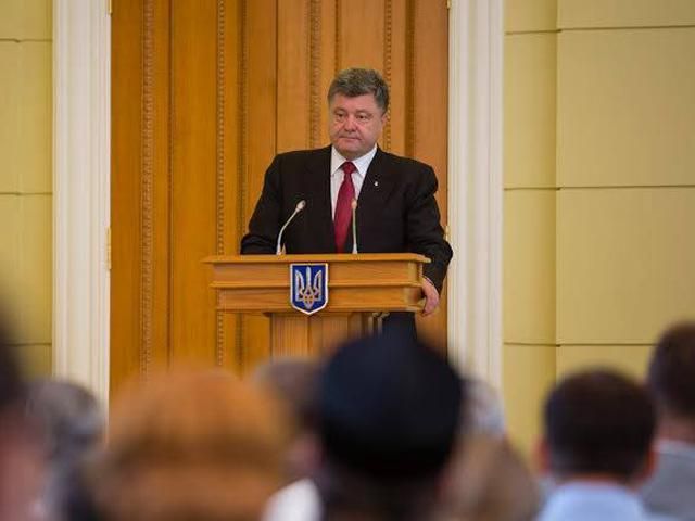 Порошенко доручив звільнити чиновників, які відповідають за забезпечення і озброєння армії Порошенко доручив звільнити чиновників, які відповідають за забезпечення і озброєння армії
