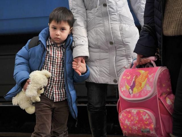 Сегодня 505 человек выехали по гуманитарному коридору из Луганска в Счастье