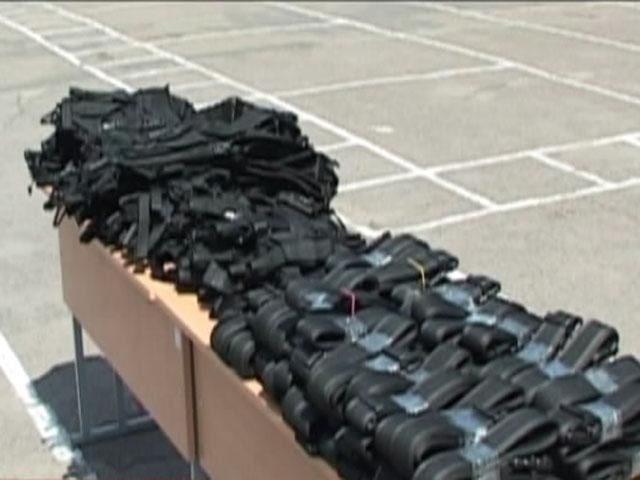 Українські силовики отримають каски, бронежилети і щити з Литви Українські силовики отримають каски, бронежилети і щити з Литви