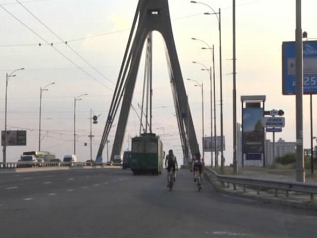 Одну смугу Московського моста віддадуть громадському транспорту