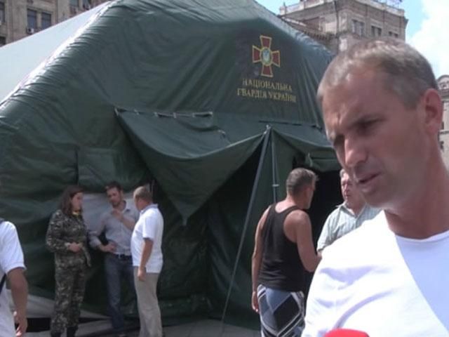 На Майдані з'явився намет з написом "Національна гвардія України"