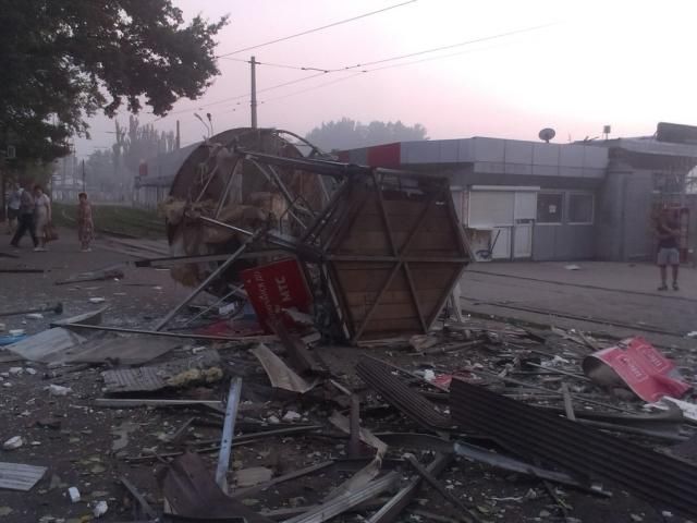 В Донецке — бои. Разрушены дома, погибли трое мирных жителей В Донецке — бои. Разрушены дома, погибли трое мирных жителей