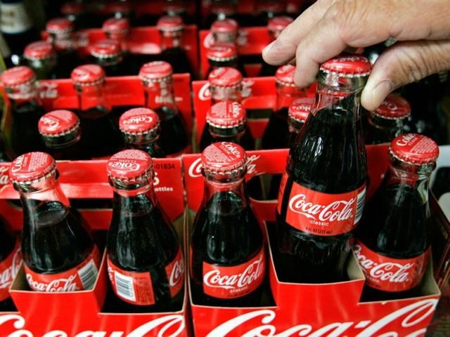 В российской Госдуме предлагают ввести "налог на кока-колу"
