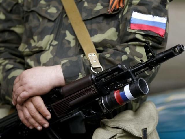В Луганске террористы в форме украинских военных обстреливают жилые кварталы