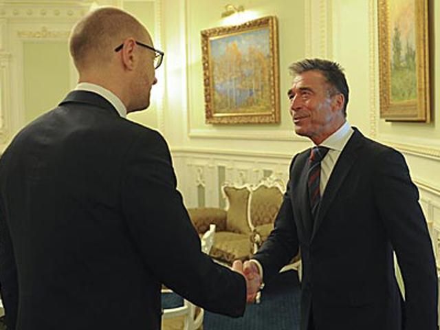Арсеній Яценюк зустрівся з Генеральним секретарем НАТО