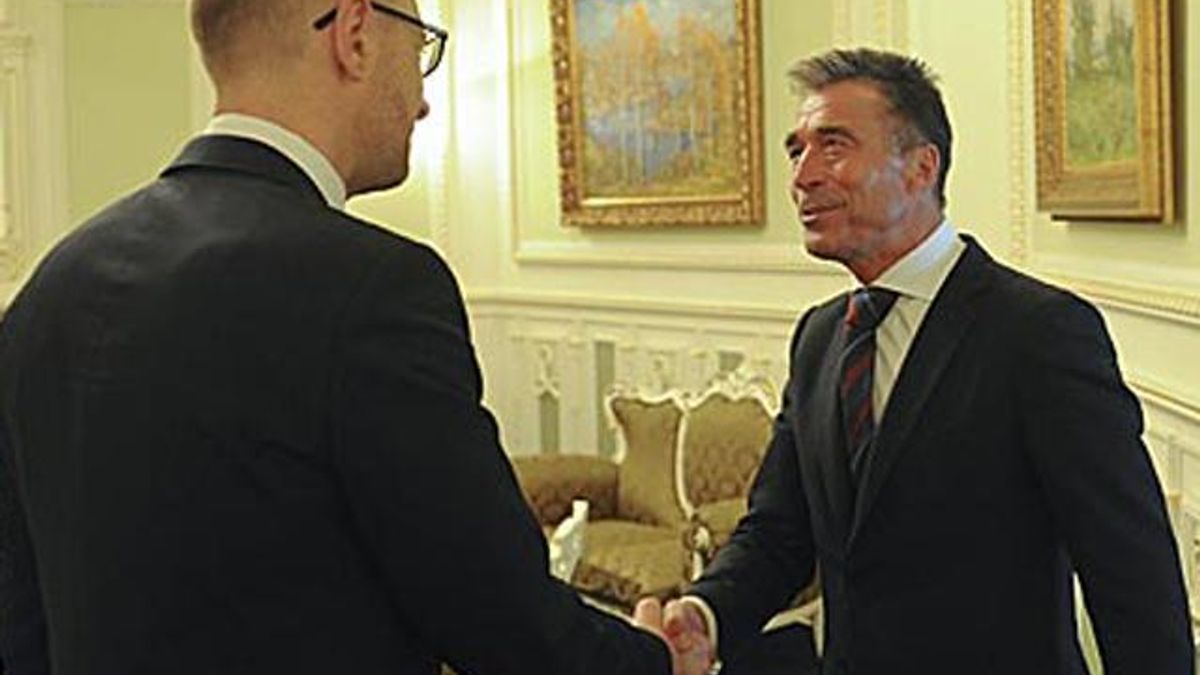 Арсений Яценюк встретился с Генеральным секретарем НАТО