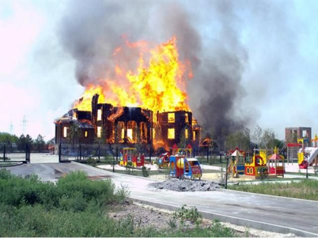 В Горловке от артобстрела сгорела церковь, есть погибшие (Фото. Видео) В Горловке от артобстрела сгорела церковь, есть погибшие (Фото. Видео)