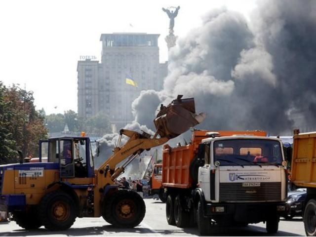 Так называемые майдановцы возвели новые баррикады в Киеве