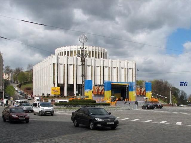 У Києві біля Українського дому — вибух, — ЗМІ У Києві біля Українського дому — вибух, — ЗМІ