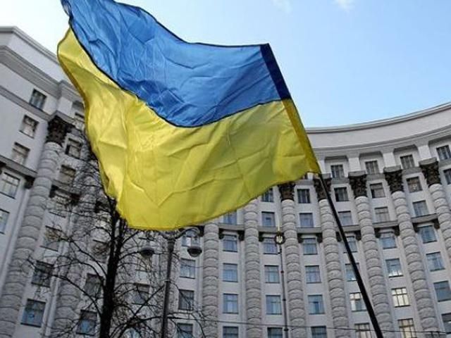 Кабмін виділив сім'ям загиблих в АТО силовиків по 600 тисяч гривень Кабмін виділив сім'ям загиблих в АТО силовиків по 600 тисяч гривень