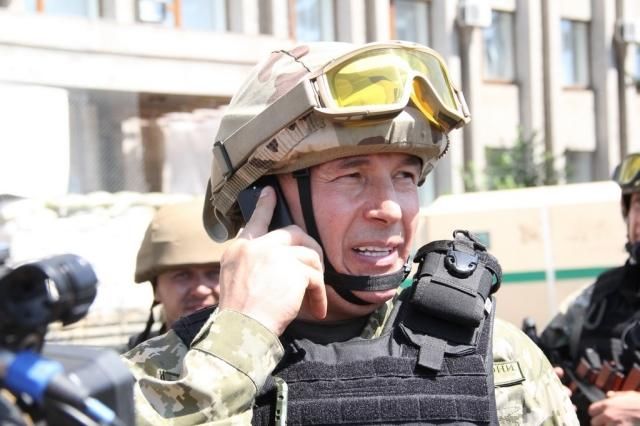 У зоні АТО терористи вбили 6 військових медиків і поранили 17 У зоні АТО терористи вбили 6 військових медиків і поранили 17