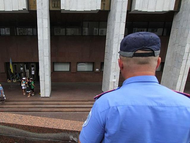 Поблизу Українського дому невідомі напали на журналіста та відібрали техніку Поблизу Українського дому невідомі напали на журналіста та відібрали техніку