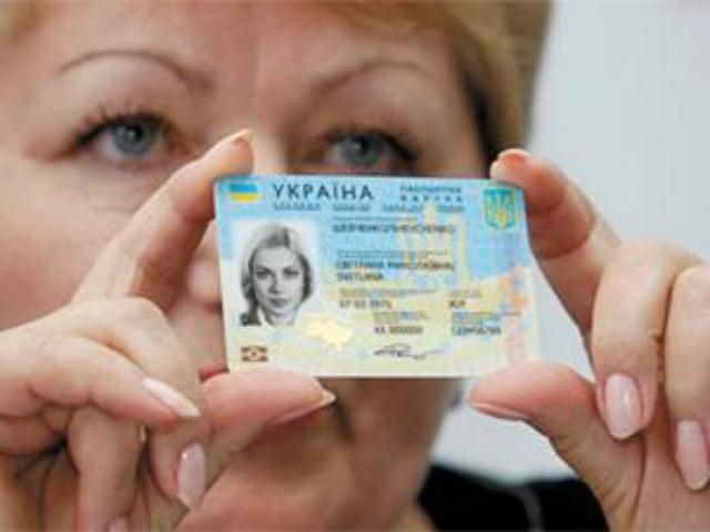 Президент підписав закон про внесення відбитків пальців у біометричні паспорти