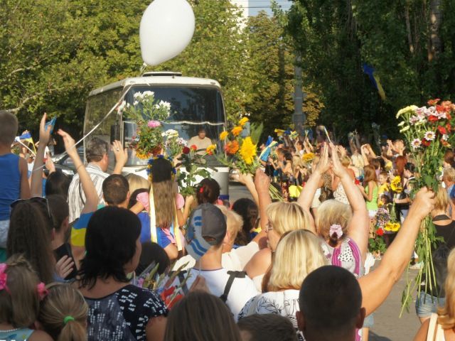 ФОТО ДНЯ: Николаев радостно встречал десантников 79-й бригады ФОТО ДНЯ: Николаев радостно встречал десантников 79-й бригады