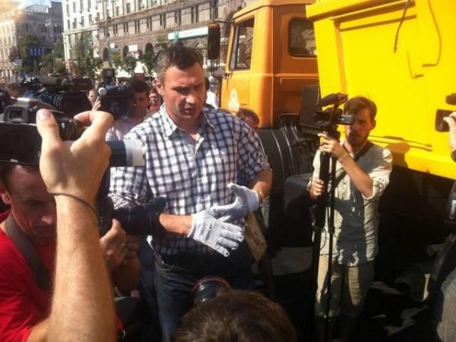 Кличко обещает изучить предложения "майдановцев" Кличко обещает изучить предложения "майдановцев"