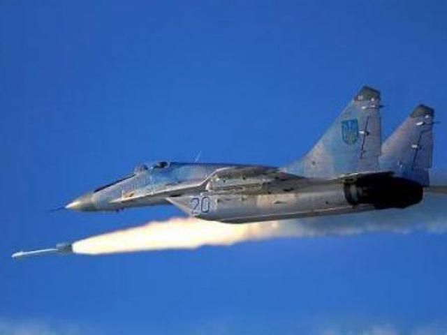 Авиация уничтожила колонны военной техники террористов, — СНБО