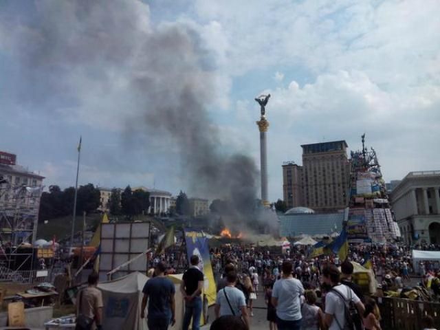 В центрі Києва прибрали більшість наметів 