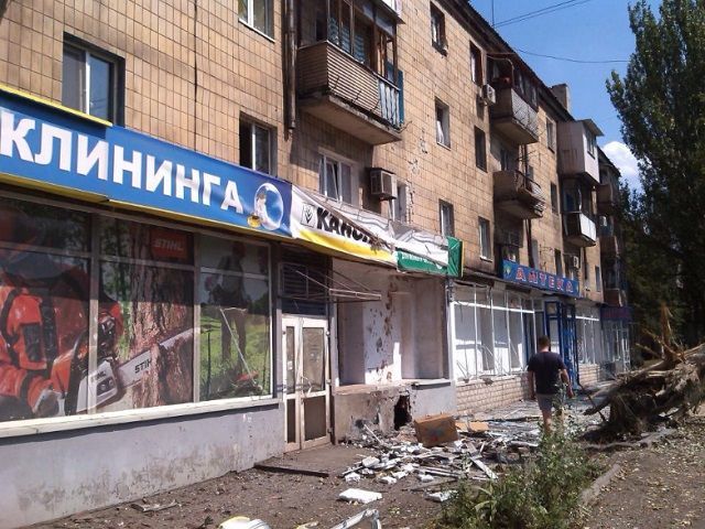 У Донецьку — залпи "Граду", у місті дзвонять у дзвони