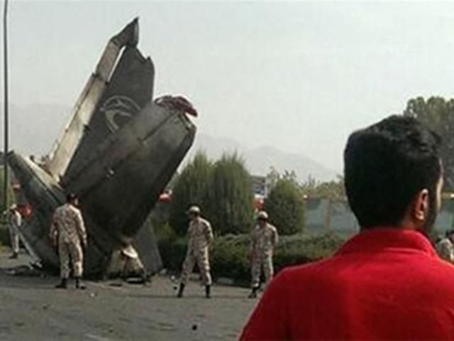 Пілотом літака, який впав неподалік від Тегерану, був українець, — ЗМІ