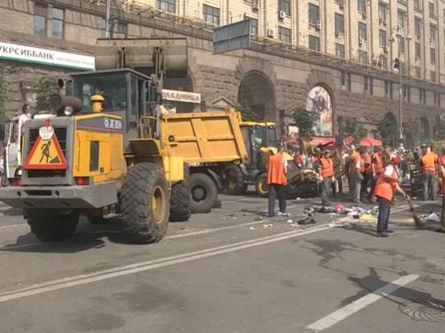 Борьба за Майдан: город очищают от баррикад
