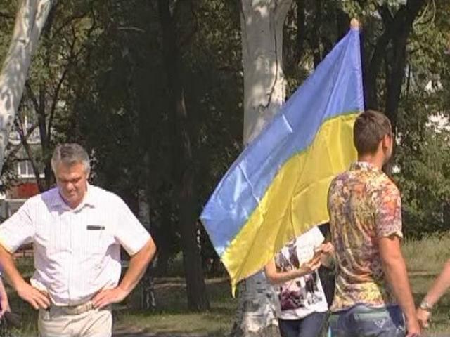 Харківські автомайданівці привезли прапори та допомогу військовим