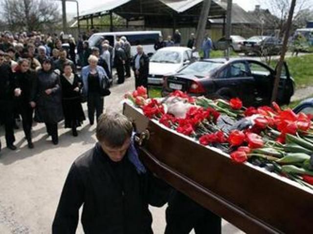 Дела убитых боевиками активистов сознательно тормозят, — вдова депутата Рыбака Дела убитых боевиками активистов сознательно тормозят, — вдова депутата Рыбака