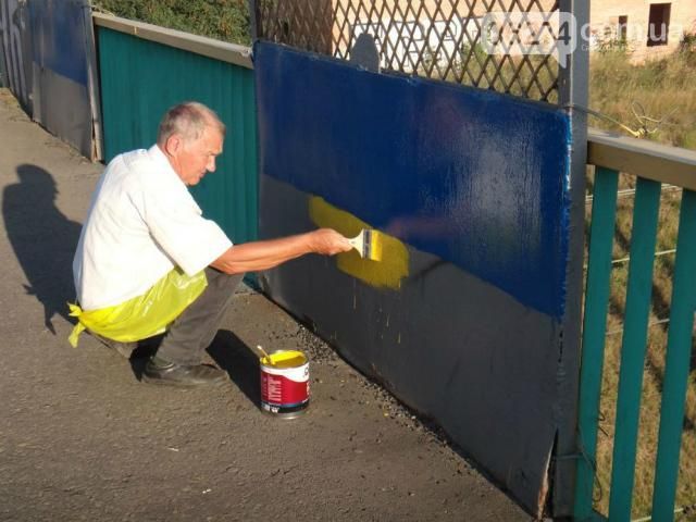 В Артемівську розмалювали мости у блакитно-жовті кольори (Фото) В Артемівську розмалювали мости у блакитно-жовті кольори (Фото)